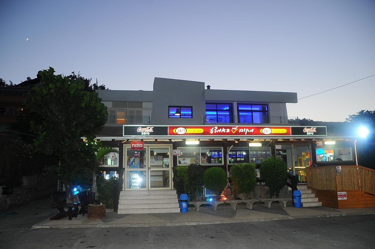 בקתה מקום טוב באמצע Villa คินเนเรท ภายนอก รูปภาพ